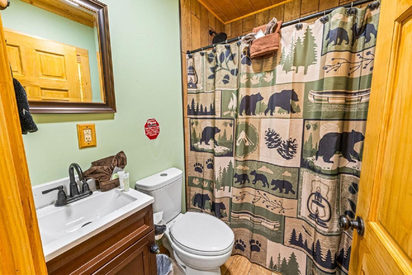 Brand New Tiny Cabin! A Bearly Adventure Sevierville Exterior foto
